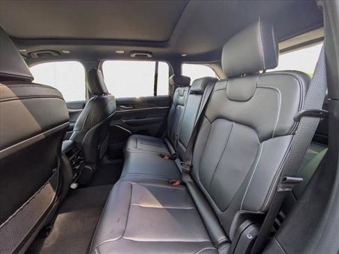 New 2025 Jeep Grand Cherokee Limited image 18