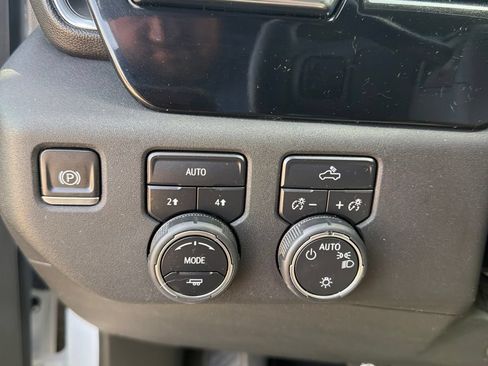 Used 2023 Chevrolet Silverado 1500 LT AWD/4WD image 18