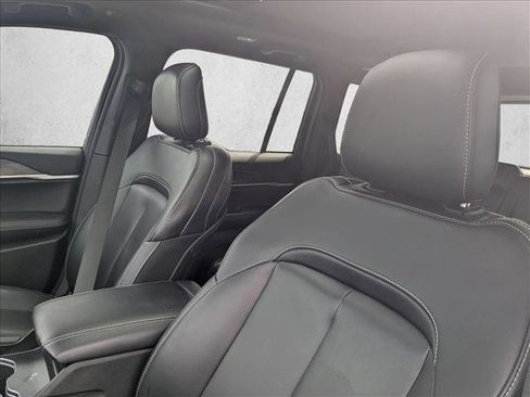 Used 2025 Jeep Grand Cherokee Limited AWD/4WD image 14
