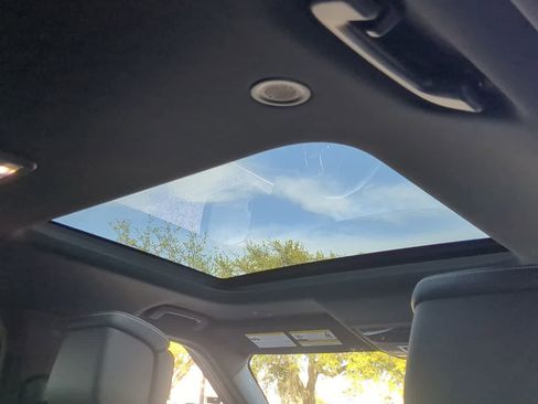 Used 2025 Land Rover Discovery Dynamic SE image 22