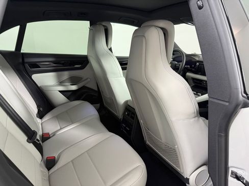 New 2026 Porsche Macan Electric image 17