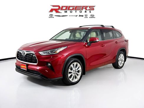Used 2024 Toyota Highlander Limited AWD/4WD image 8