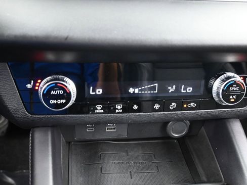 Used 2023 Mitsubishi Outlander SE image 28