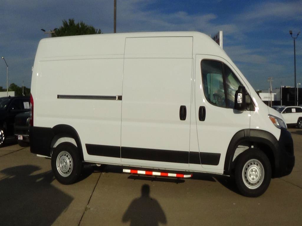 Used 2025 RAM ProMaster 2500 w/ Storage Group FWD image 5