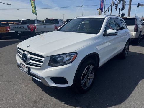 Used 2019 Mercedes-Benz GLC 300 image 4