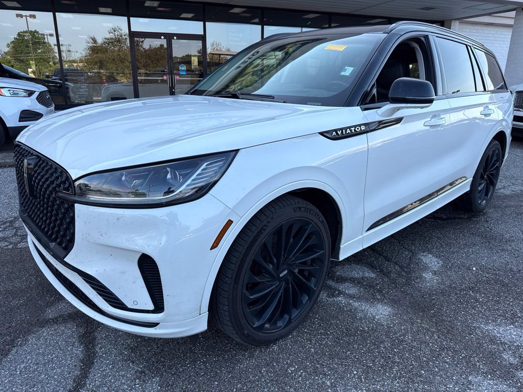 Used 2025 Lincoln Aviator Reserve w/ Equipment Group 201A AWD/4WD image 6