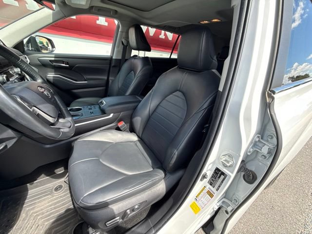 Used 2023 Toyota Highlander XLE FWD image 5