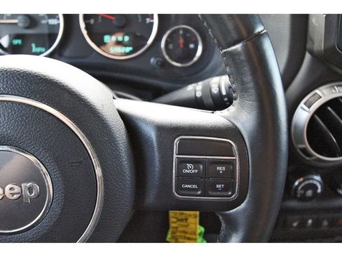 Used 2017 Jeep Wrangler Unlimited Rubicon w/ Connectivity Group AWD/4WD image 20