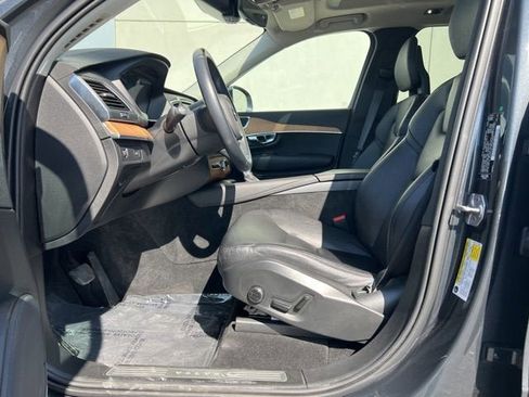 Used 2021 Volvo XC90 T5 Momentum w/ Protection Package Premier image 9