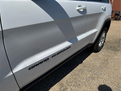 Used 2019 Jeep Grand Cherokee Laredo image 13