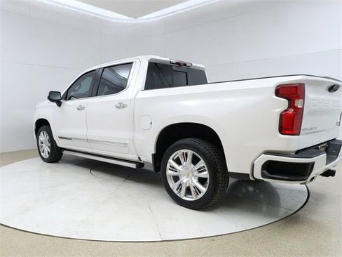 Used 2022 Chevrolet Silverado 1500 High Country w/ Technology Package image 5