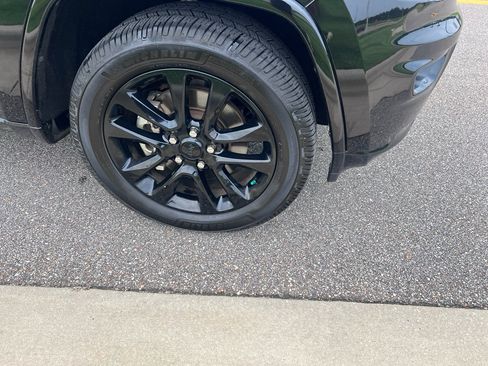 Used 2021 Jeep Grand Cherokee Laredo X RWD image 11