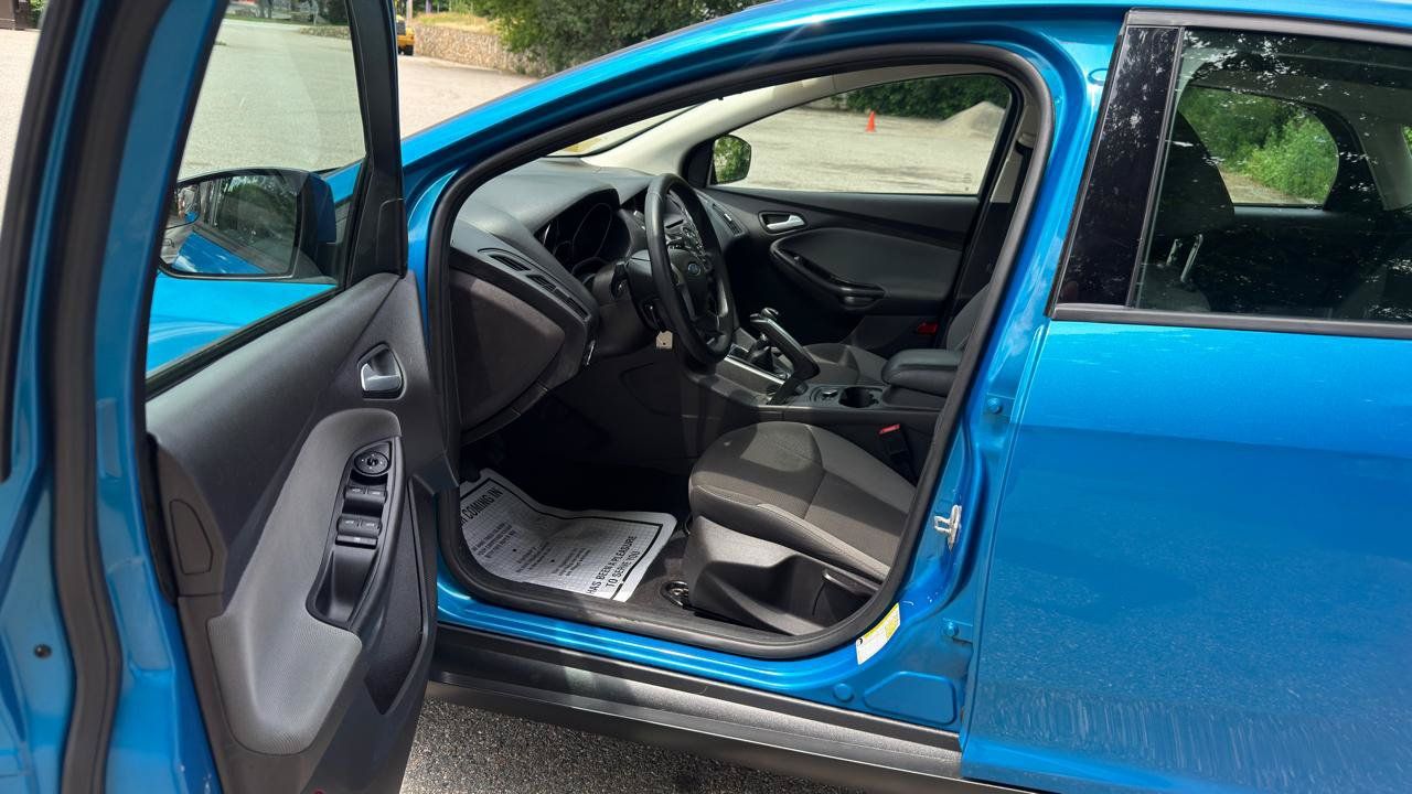 Used 2013 Ford Focus SE w/ SE Winter Pkg FWD image 14