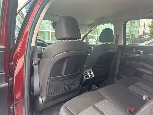 Used 2025 Kia Sorento LX FWD image 12