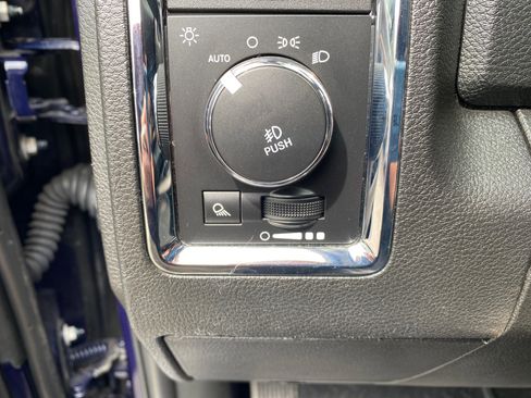 Used 2018 RAM 1500 Laramie w/ Convenience Group AWD/4WD image 23