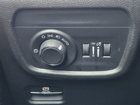 Used 2023 Jeep Grand Cherokee Altitude RWD image 20