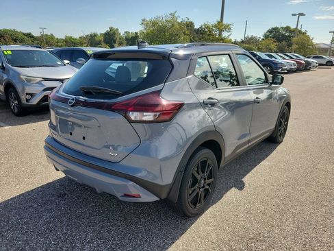 Used 2023 Nissan Kicks SR w/ SR Premium Package FWD image 3