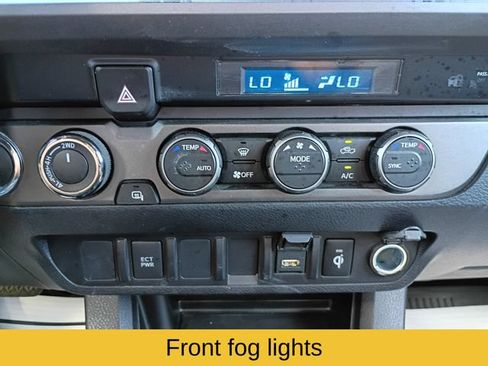 Used 2022 Toyota Tacoma TRD Sport AWD/4WD image 17