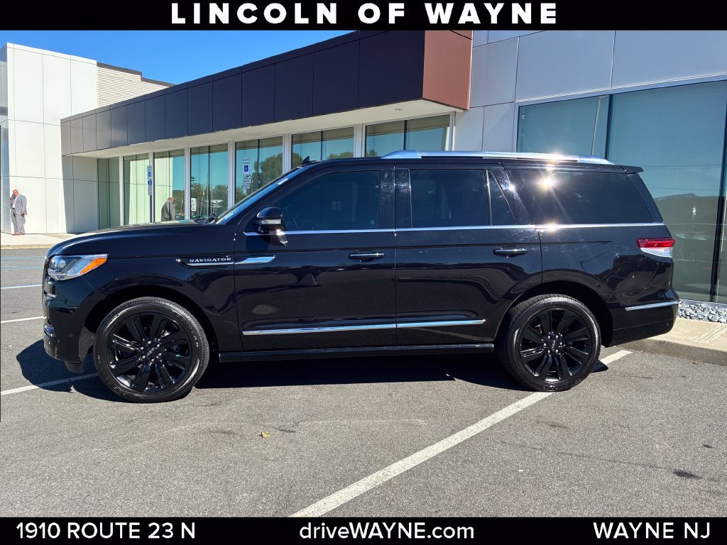Certified 2024 Lincoln Navigator Reserve AWD/4WD image 2