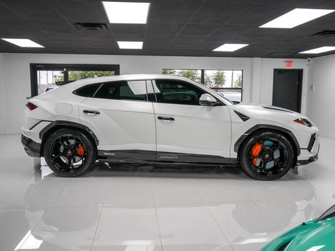 Used 2023 Lamborghini Urus Performante AWD/4WD image 6