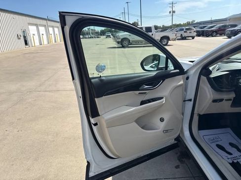Used 2021 Buick Envision Essence w/ Technology Package I AWD/4WD image 20