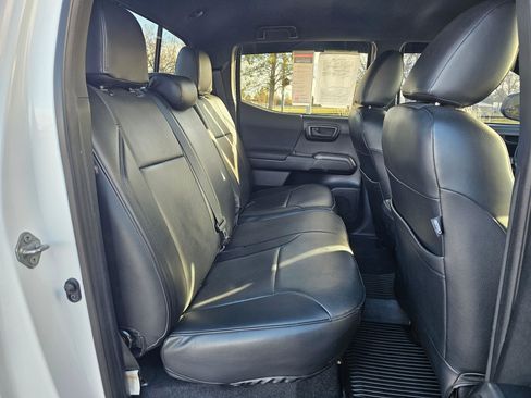 Used 2019 Toyota Tacoma TRD Off-Road image 13