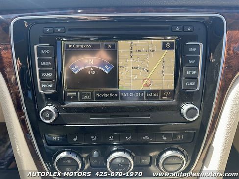 Used 2013 Volkswagen Passat TDI SEL Premium image 23