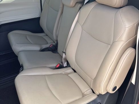Used 2021 Toyota Sienna XLE FWD image 21