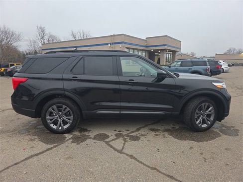 Certified 2022 Ford Explorer XLT w/ Equipment Group 202A image 14