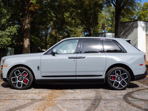 Used 2022 Rolls-Royce Cullinan Black Badge AWD/4WD image 23