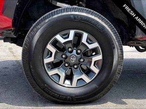 Used 2019 Toyota Tacoma TRD Off-Road AWD/4WD image 32