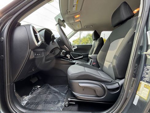 Used 2025 Kia Soul LX w/ LX Technology Package FWD image 23