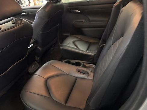 Certified 2023 Toyota Highlander XLE image 15