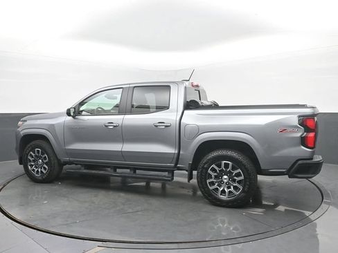Used 2025 Chevrolet Colorado Z71 w/ Technology Package AWD/4WD image 3