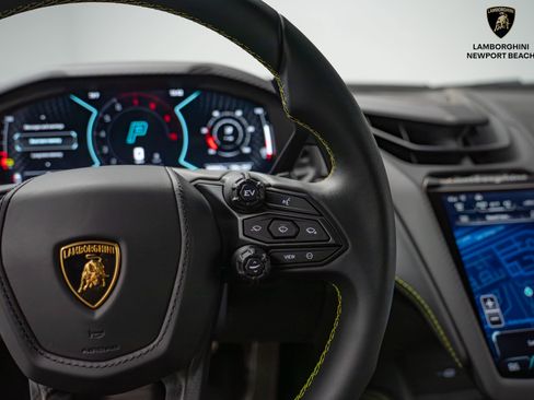 Used 2024 Lamborghini Revuelto image 33