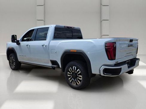 New 2026 GMC Sierra 2500 Denali Ultimate AWD/4WD image 3