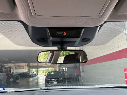 Used 2025 Nissan Rogue SV FWD image 17