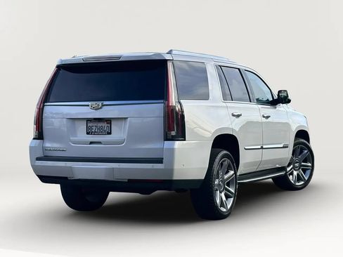 Used 2018 Cadillac Escalade Luxury RWD image 2