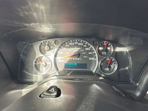 Used 2017 Chevrolet Express 2500 image 10