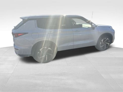 Used 2024 Mitsubishi Outlander SE image 25