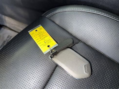 Used 2024 Kia Sorento S image 34