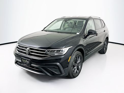 Used 2024 Volkswagen Tiguan SE FWD image 3