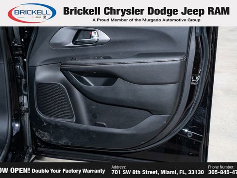 Used 2026 Chrysler Pacifica Select w/ S Appearance Package FWD image 13