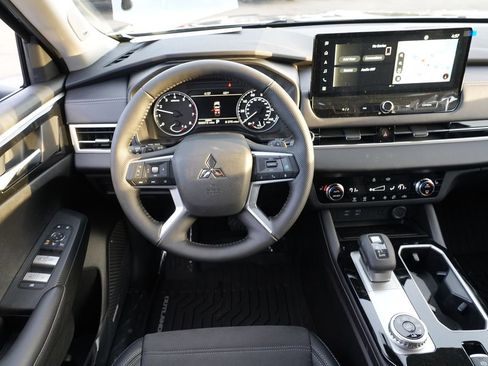 New 2026 Mitsubishi Outlander SE image 19