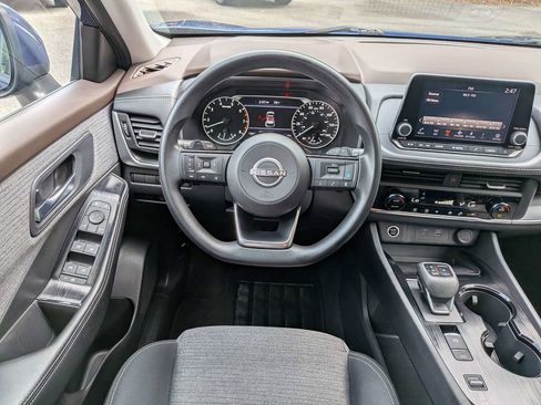 Used 2023 Nissan Rogue SV FWD image 15