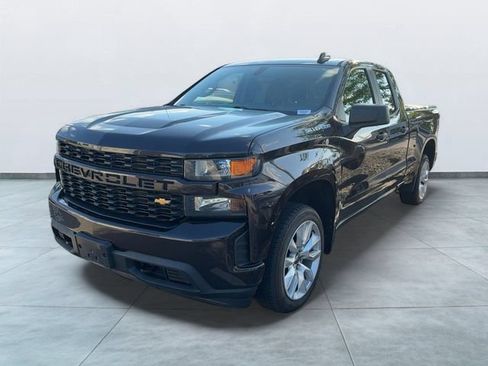 Used 2019 Chevrolet Silverado 1500 Custom w/ Custom Value Package AWD/4WD image 3