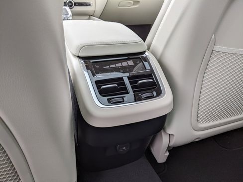 New 2026 Volvo XC60 B5 Ultra w/ Protection Package Premier image 24