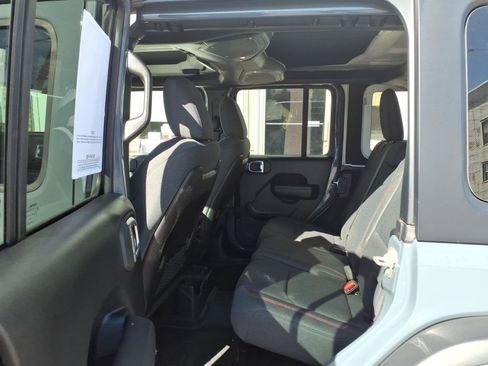 Used 2024 Jeep Wrangler Unlimited Rubicon w/ Technology Group AWD/4WD image 9