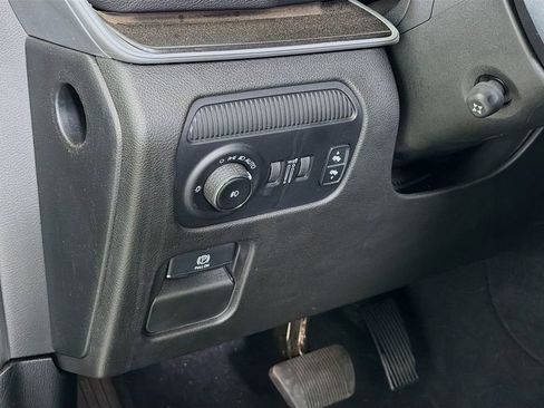 Used 2024 Jeep Wagoneer L 2WD image 12