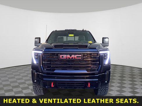 Used 2024 GMC Sierra 2500 AT4X image 2